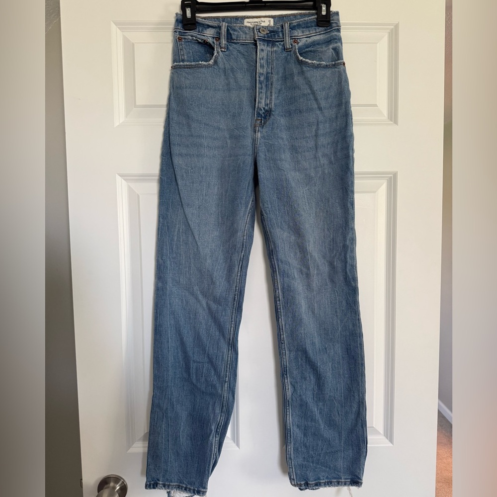 Abercrombie & Fitch Ultra High Rise Ankle Straight Jean